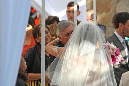 La figlia Katia si sposa e Carletto si commuove 10