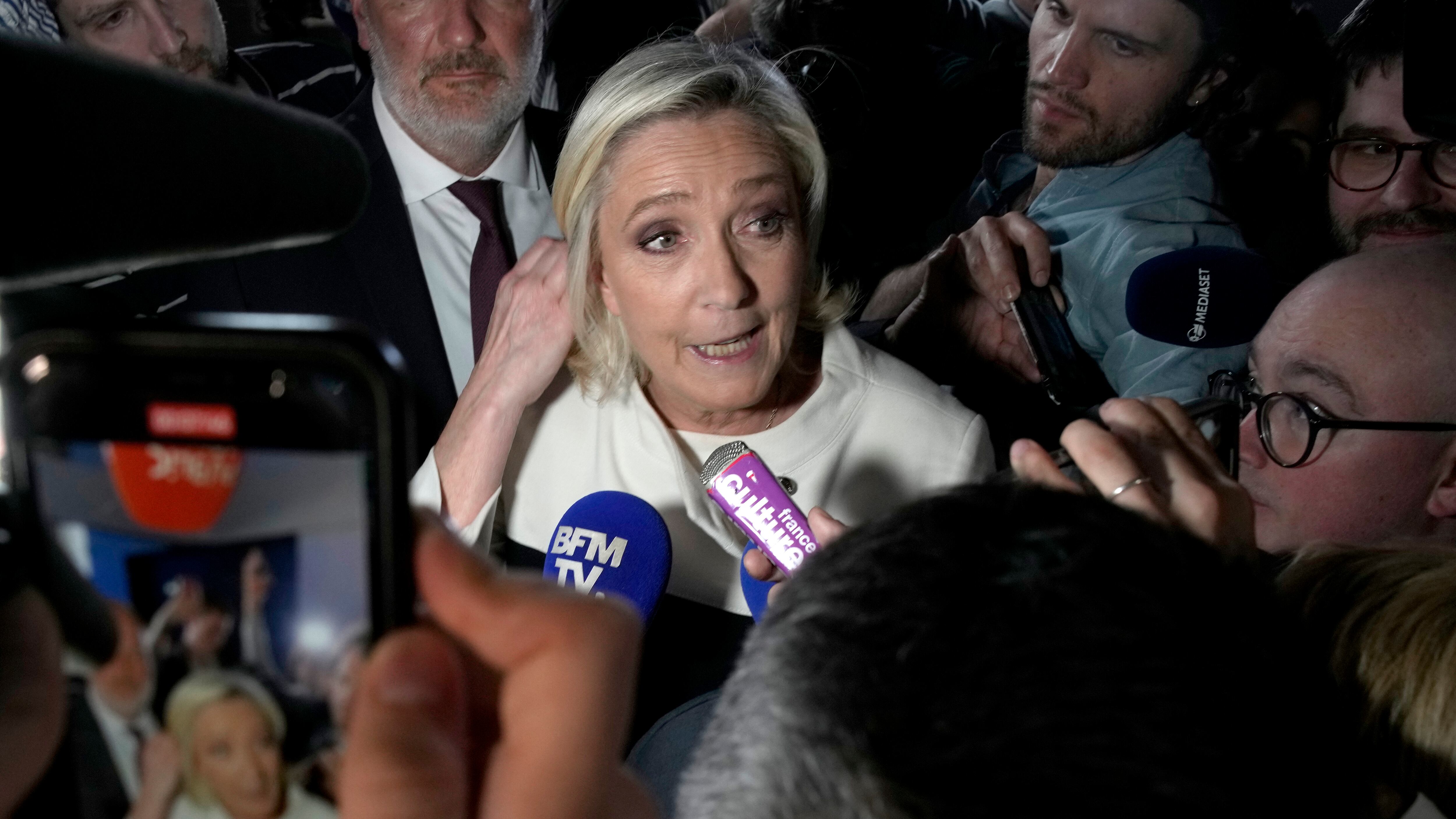 Affondo di Le Pen dopo la condanna: "Contro di noi bomba nucleare, non ci ruberanno le elezioni"
