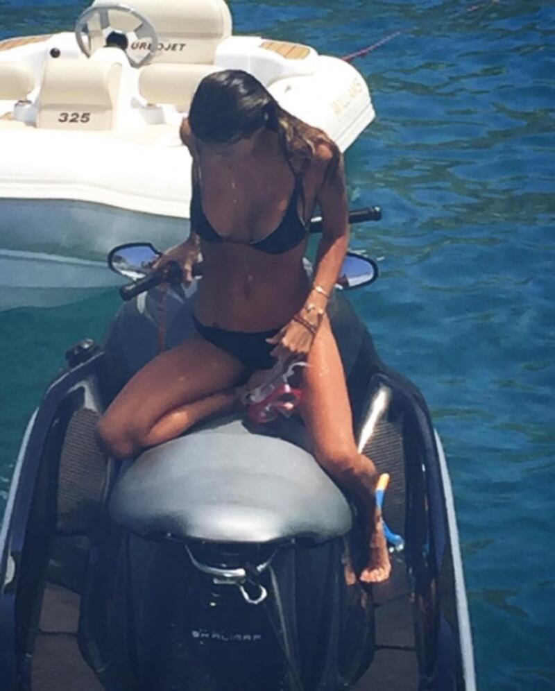 Belen Rodriguez al mare con Santiago, foto 12
