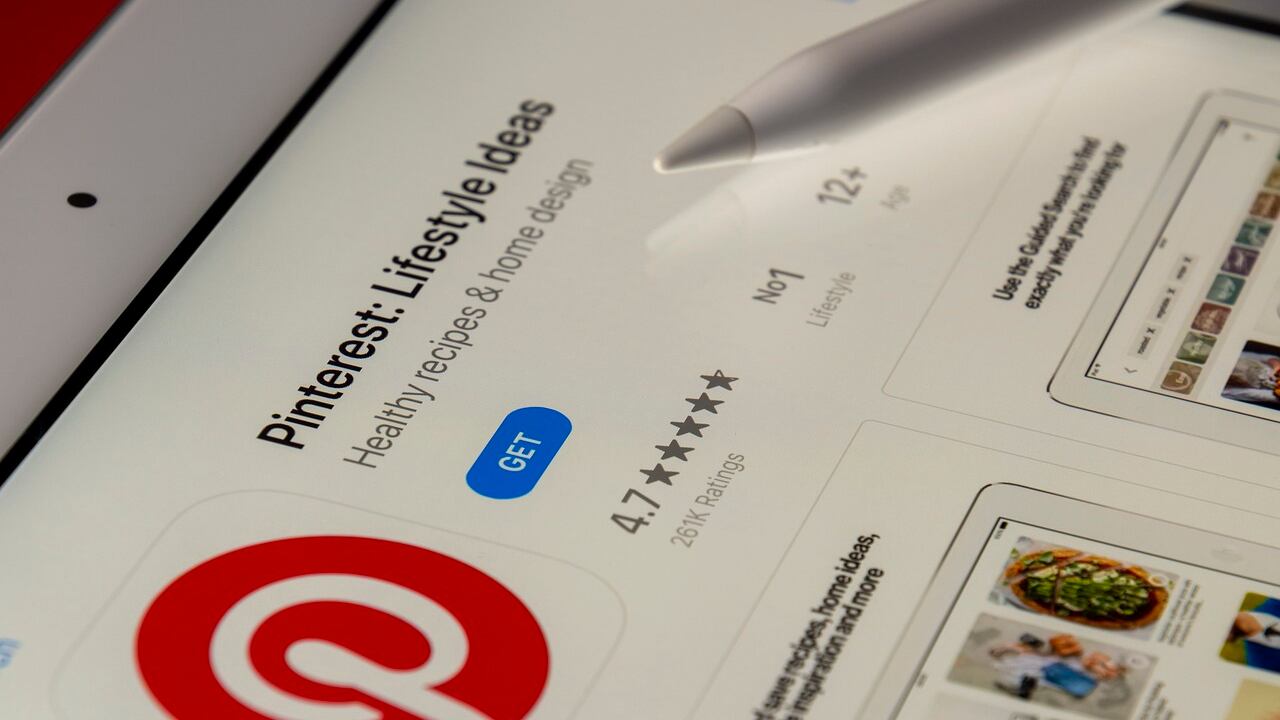 "Traccia di nascosto gli utenti europei senza consenso", bufera su Pinterest