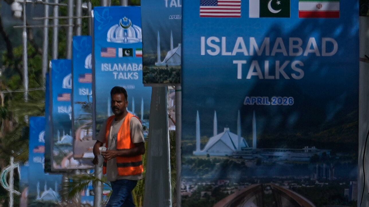 Iran, scatta l'ora X a Islamabad. Trump insiste: "Intesa o bombe"
