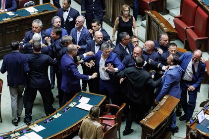 Riforma della giustizia, la rissa alla Camera dei Deputati 5