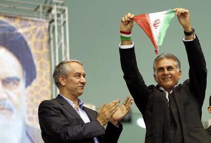 Iran in partenza per i Mondiali. I giocatori baciano il Corano 8