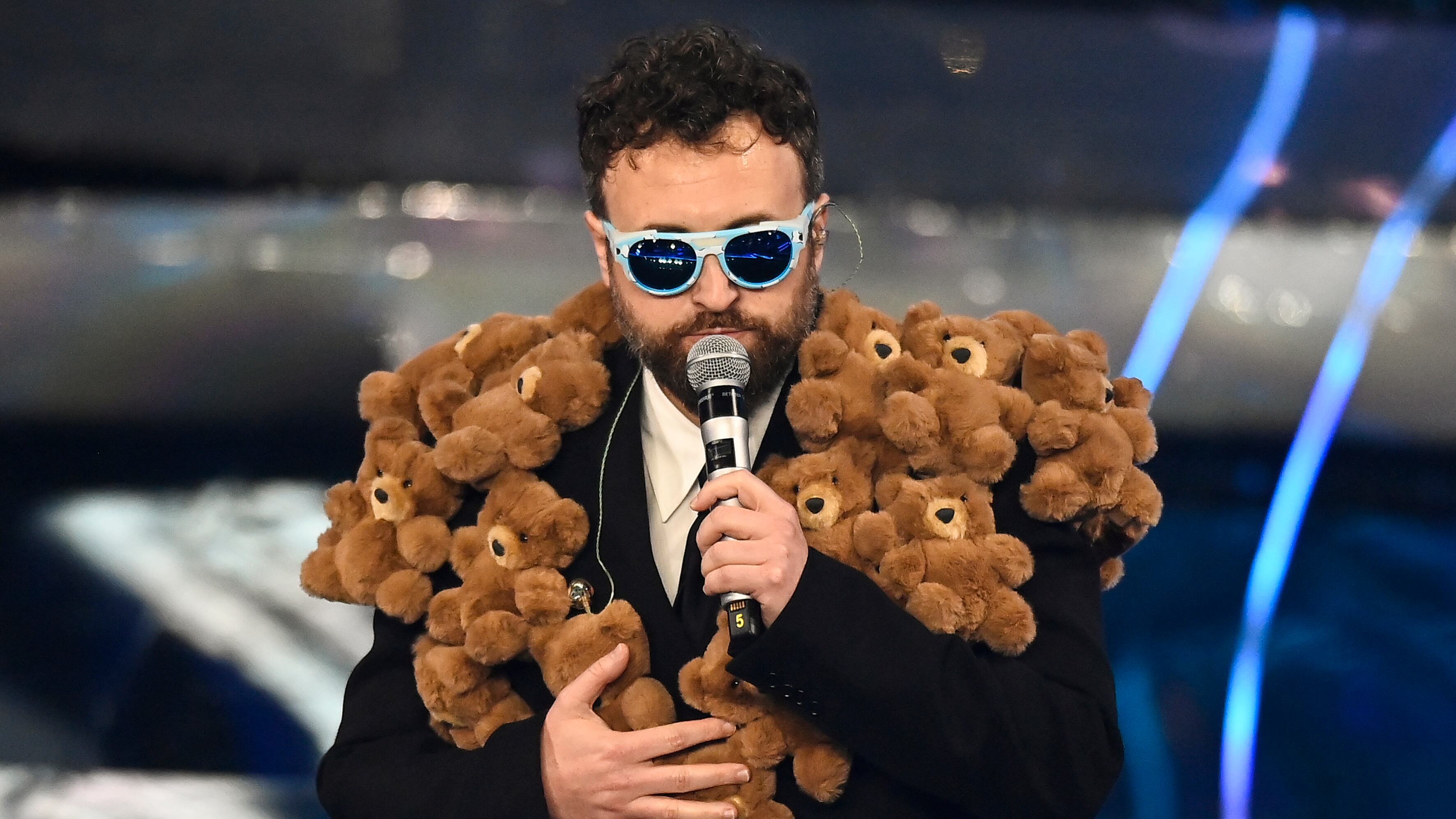 "Cessate il fuoco". Il monologo di Dargen D'Amico a Sanremo