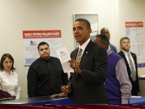 Obama ha già votato. Polemica sugli ultimi dati del Pil