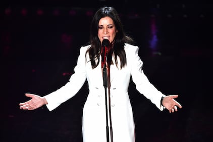 Sanremo 2019: il décolleté di Paola Turci 7