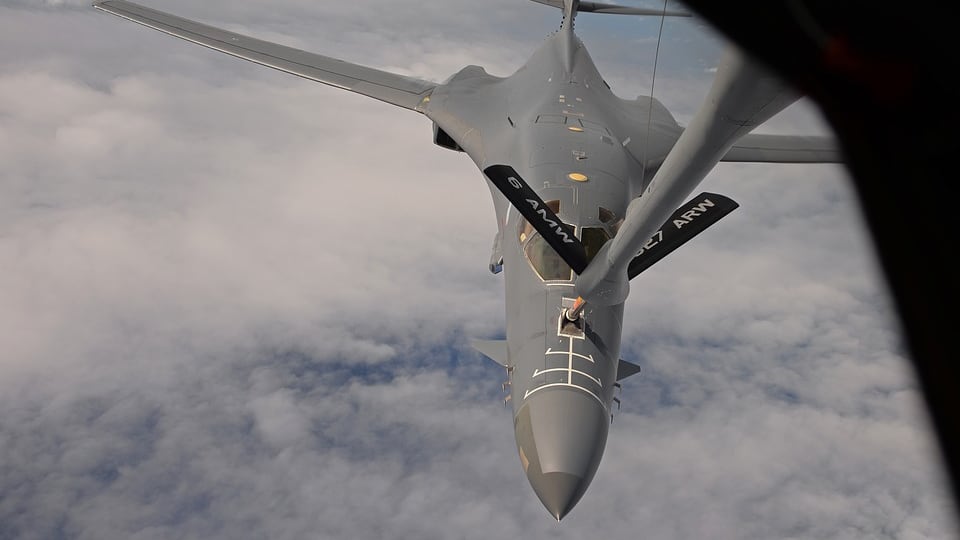 Gli Usa muovono il bombardiere B-1B: cosa rivela la mossa del Pentagono