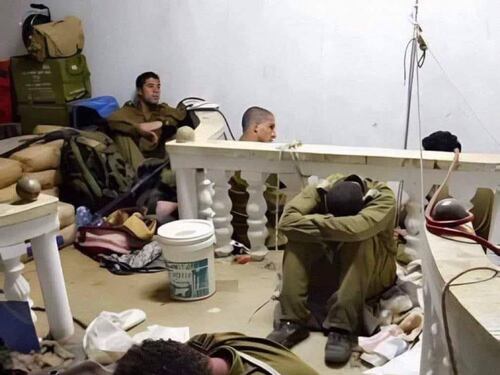 Attacco Idf su un centro di Hamas. Drone di Hezbollah "buca" Iron Dome: morti 4 soldati israeliani