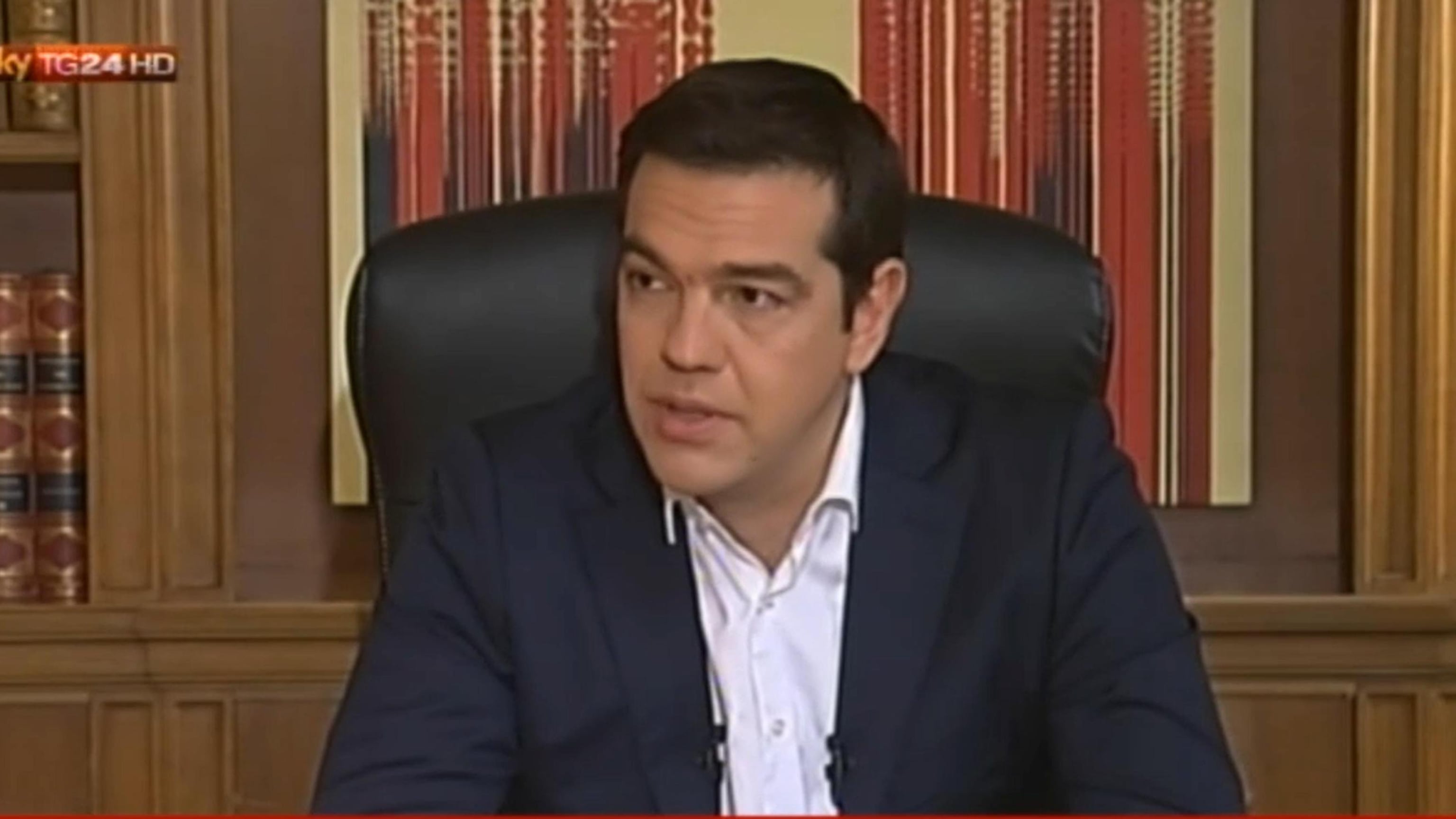 Tsipras difende le riforme: "Non tagliamo stipendi e pensioni"