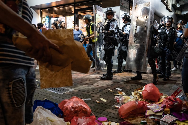 Hong Kong, nuovi scontri in piazza: sale la tensione 2