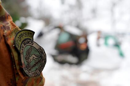 Gli alpini nei paesi isolati dalla neve 11