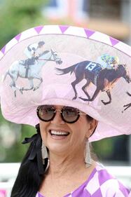I cappelli e i look più curiosi del Royal Ascot 2