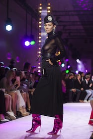 La sexy passerella di Bella Hadid 18
