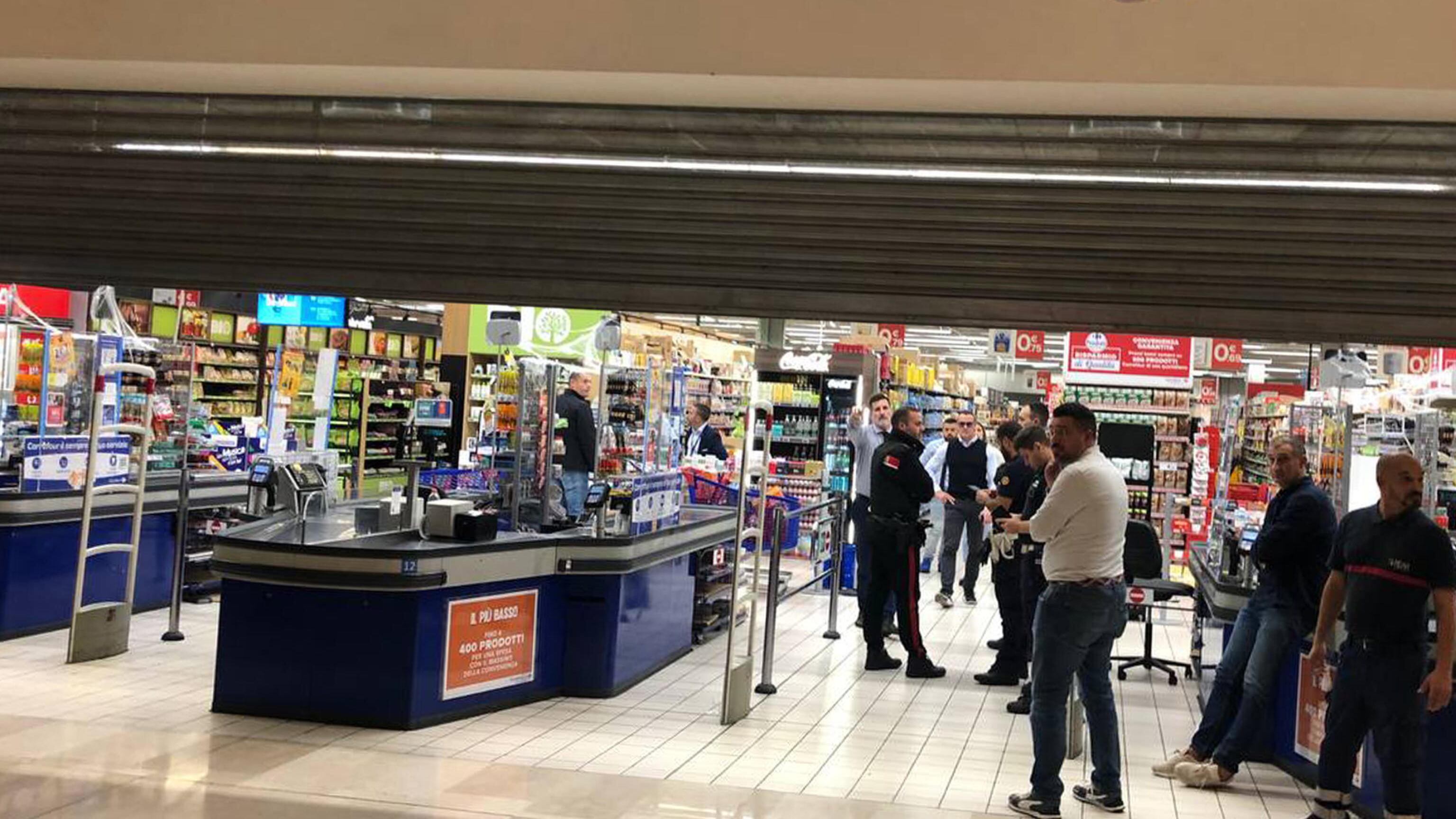 Accoltellò sei persone al supermercato: "Sì alla perizia". Cosa significa