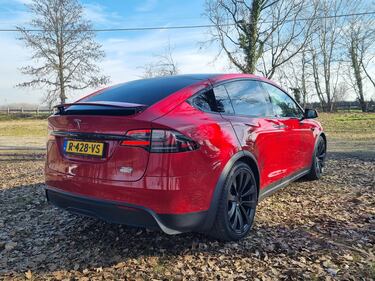 Tesla Model X Plaid, un’astronave da oltre 1.000 CV: guarda le foto 7