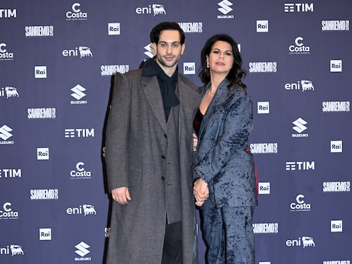 Sanremo 2025: la scaletta della quarta serata, gli ospiti e i co-conduttori