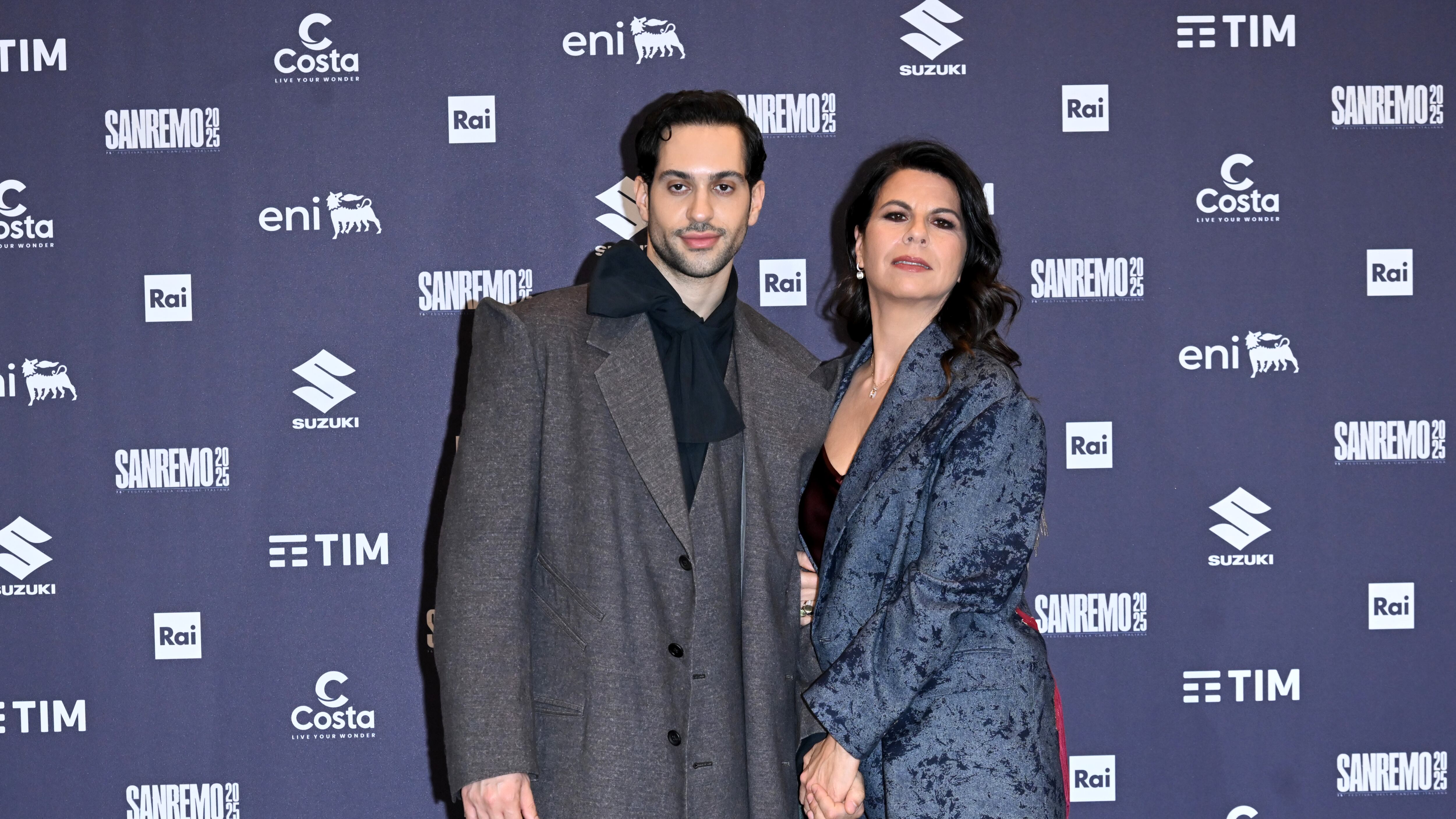 Sanremo 2025: la scaletta della quarta serata, gli ospiti e i co-conduttori