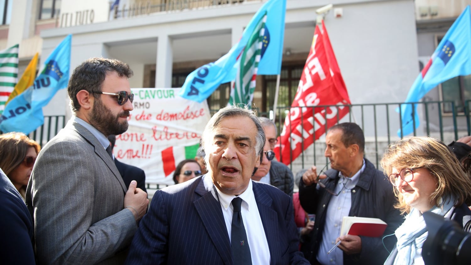 Orlando va via prima dell'arrivo di Salvini in aula bunker: "Viene a fare comizi elettorali"
