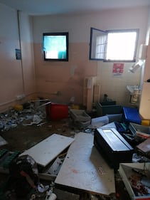 Modena e Bologna, le carceri devastate e le minacce sui muri 8