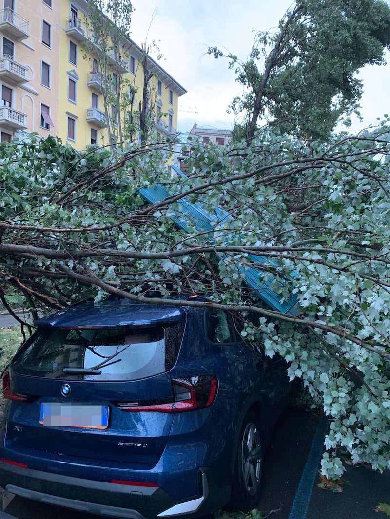 Tempesta su Milano, blocco alla viabilità e problemi ai trasporti 9