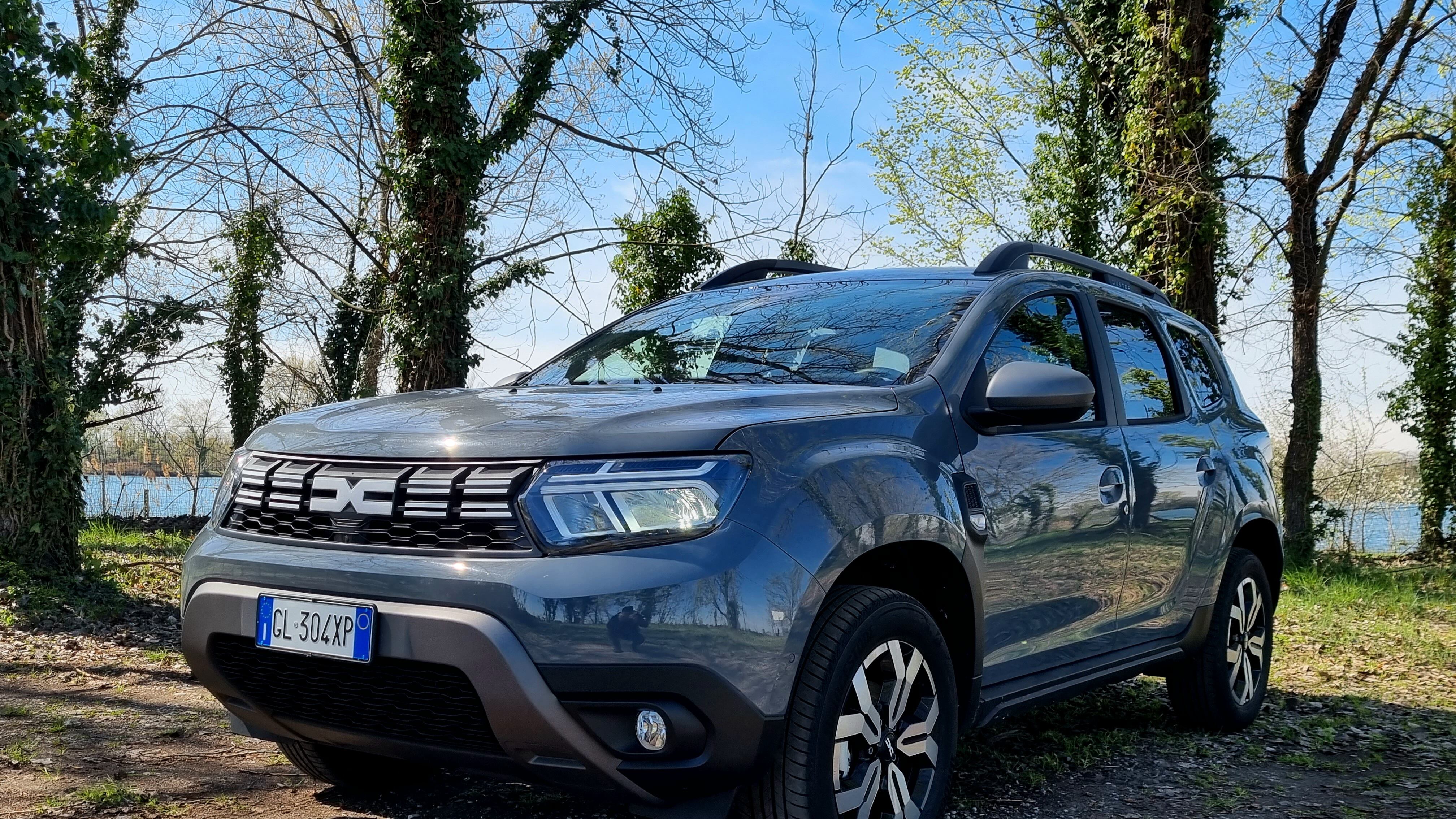 Dacia Duster Journey 2023, si evolve con il cambio automatico e ben 150 CV: la nostra prova