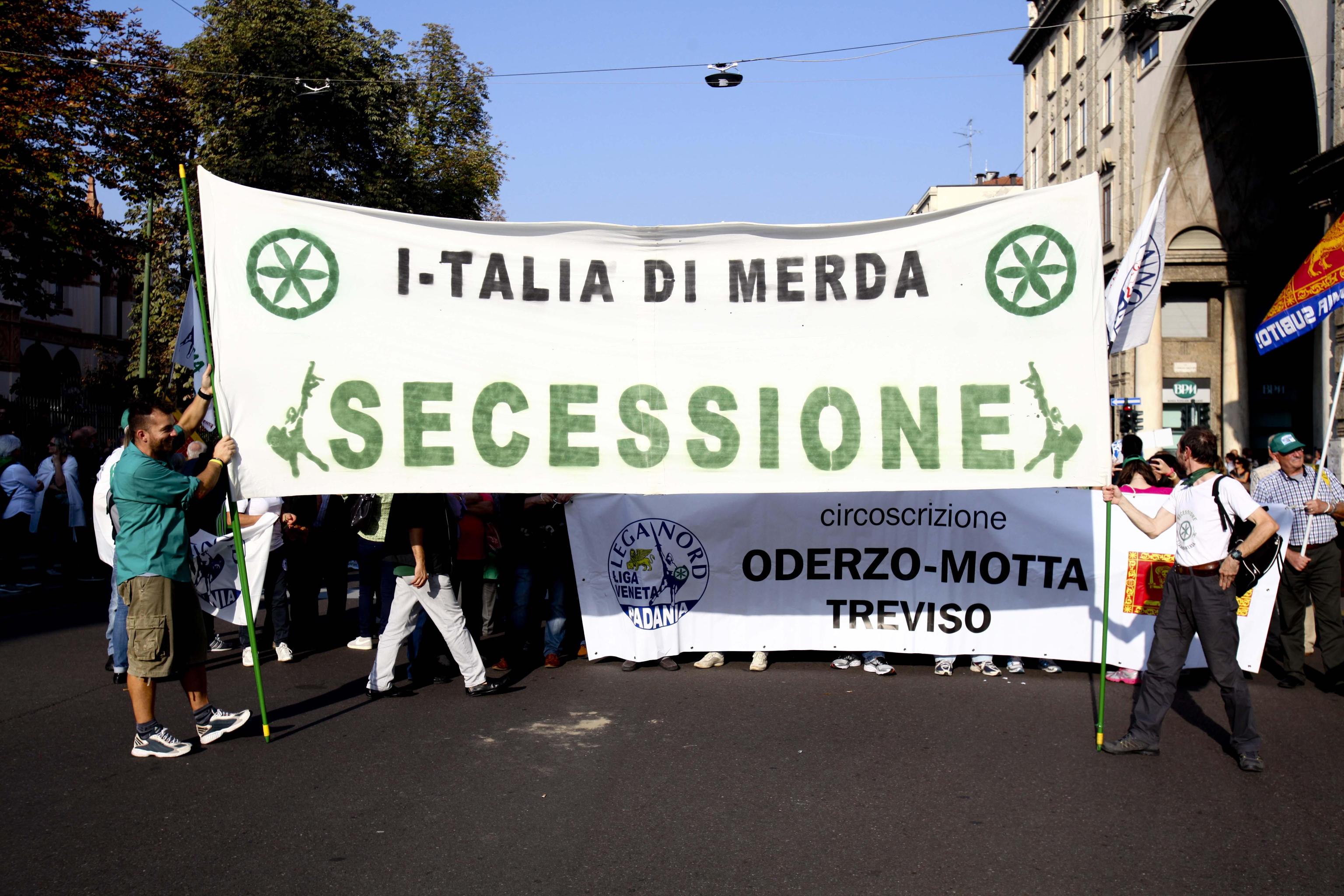 La Lega contro l'immigrazione: "Stop invasione" 18