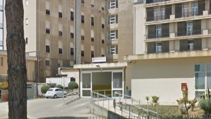 Carbonia, aggressione in ospedale: ben 3 operatori feriti da paziente