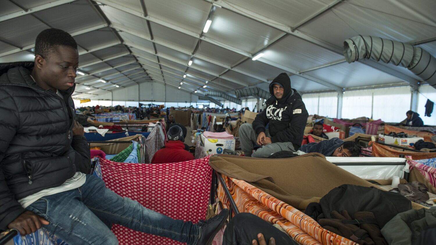 Chiude l'albergo per i migranti, il titolare: "Ora emigro in Usa"