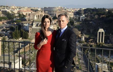 Monica Bellucci sarà bond girl bisex: "Chi dice che sono single?" 5