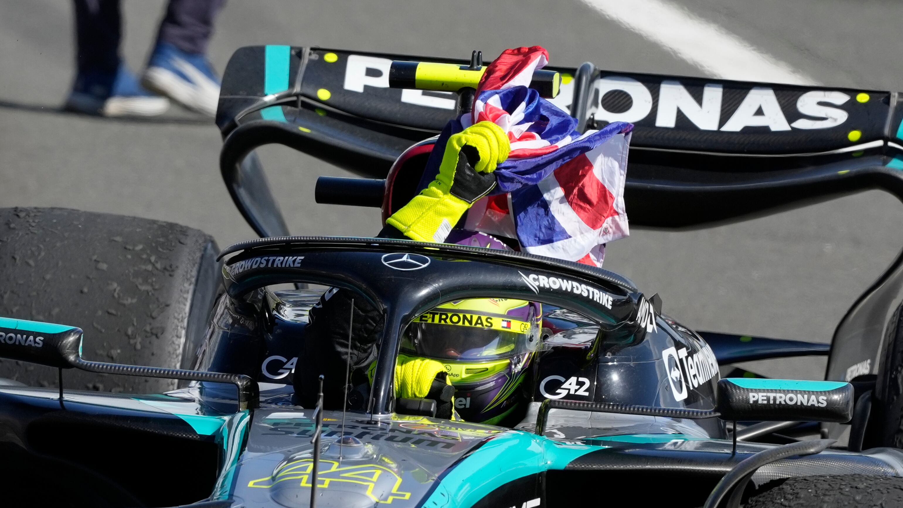 F1, battaglia a Silverstone, la spunta Hamilton su Verstappen. Sainz 5°, male Leclerc