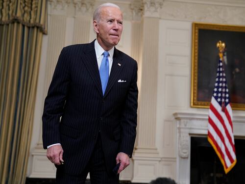 Biden, accuse e sanzioni. "Navalny fu avvelenato dagli 007 della Russia"
