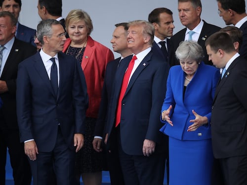 Spese Nato, Trump alza voce. Parigi: "Non c'è alcun accordo"