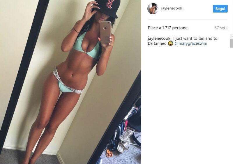 Playmate nuda sul vulcano sacro, le foto 17