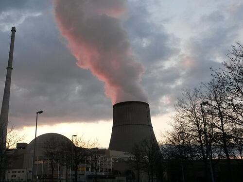 Francia, nuovo piano energetico: stop a 17 reattori nucleari