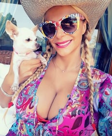 Francesca Cipriani hot senza trucco: seno esplosivo 11