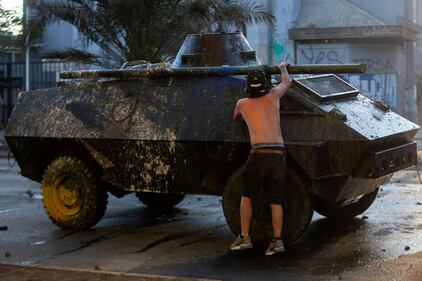 Cile, continuano le proteste anti-governative a Santiago 3