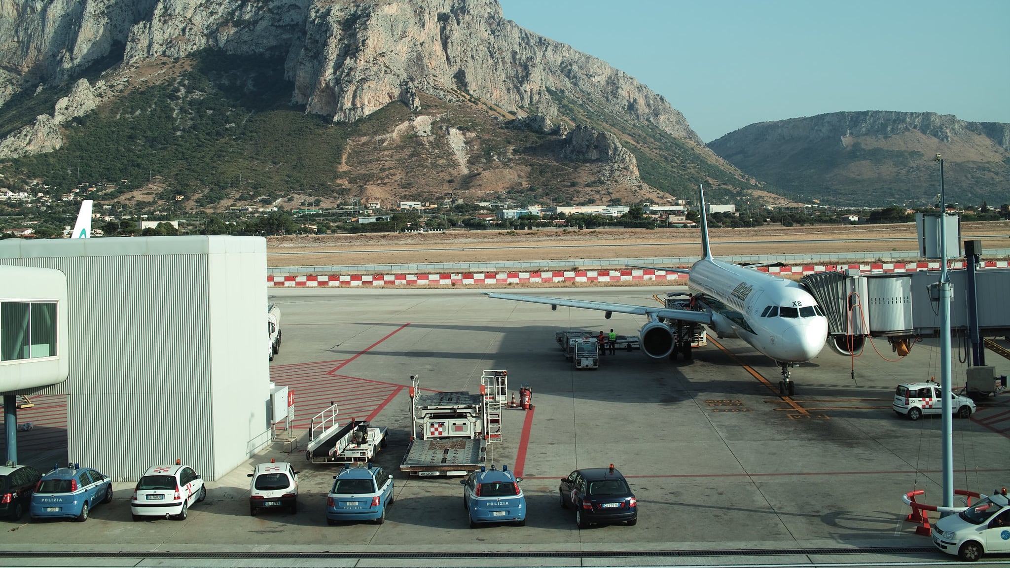 Oltre 500 euro per un volo dalla Sicilia a Milano: ora interviene il governo