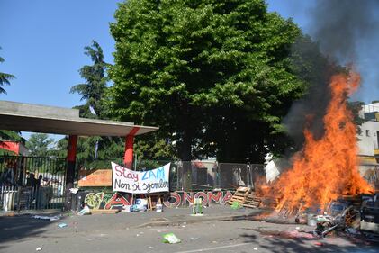 Sgombero del centro sociale ZAM: è guerriglia 11