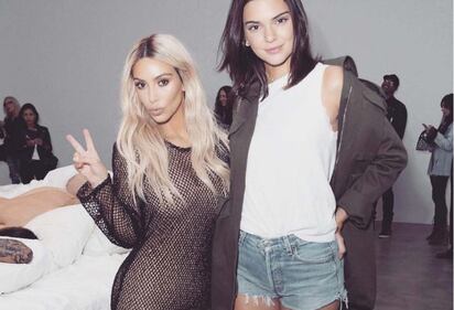 Anche Kim Kardashian senza slip in passerella 1
