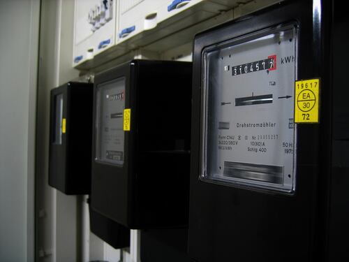Case Aler, gli abusivi diventano "ladri" di elettricità