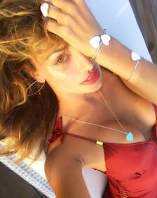 Belen Rodriguez hot al sole 10