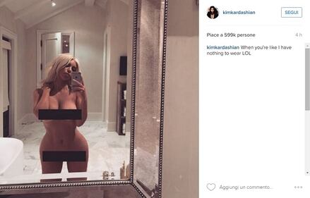 Emily Ratajkowski, seflie nudo allo specchio come Kim Kardashian: foto 4