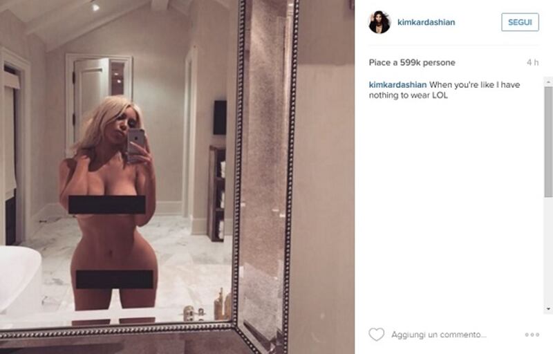 Emily Ratajkowski, seflie nudo allo specchio come Kim Kardashian: foto 4