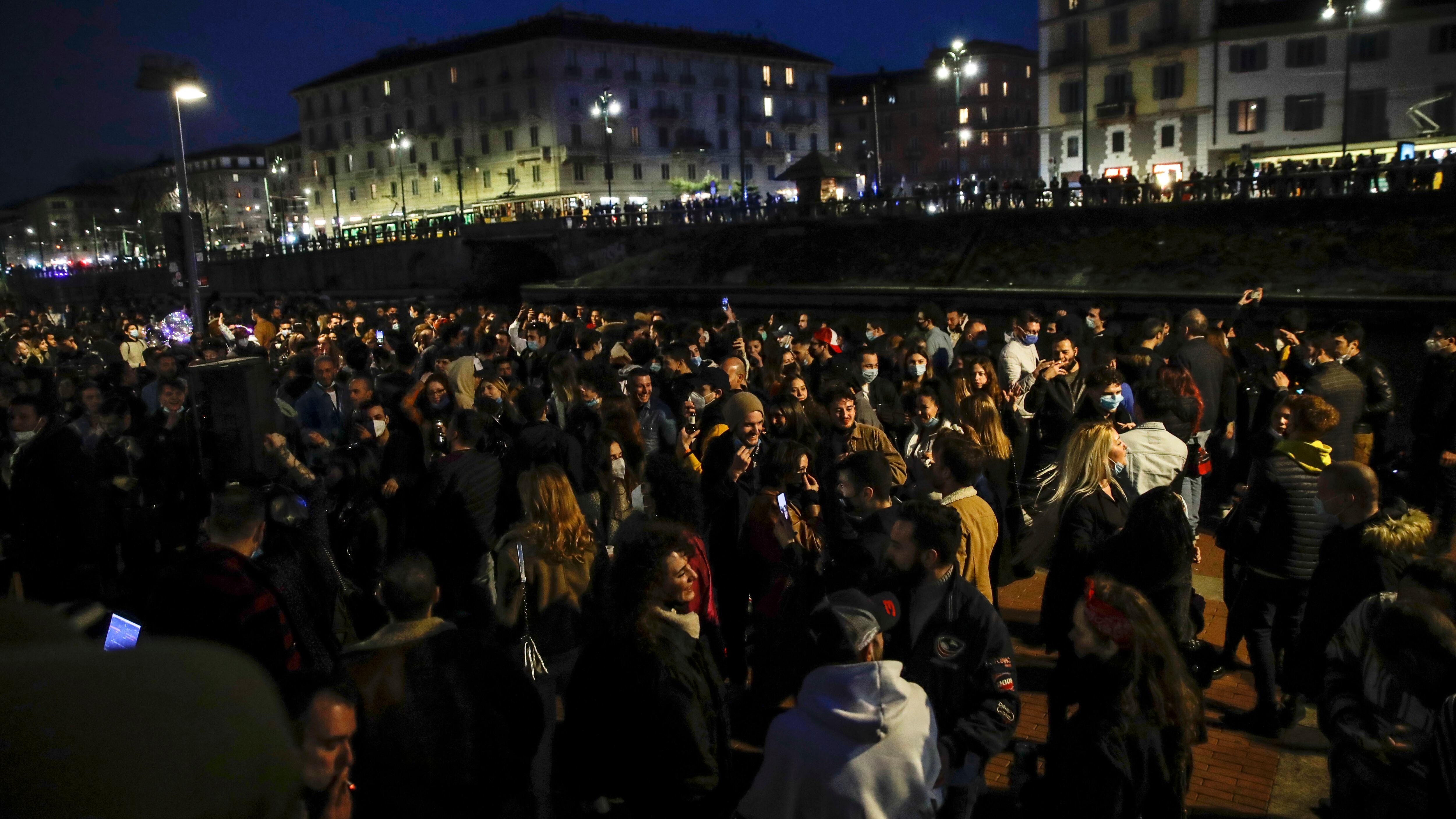 Botte, vandalismi e pistole. È allarme bande giovanili