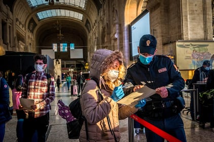 Code e controlli in Stazione Centrale 3