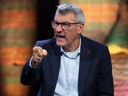 Landini diserta l'incontro di Palazzo Chigi ma il governo prepara gli aumenti salariali