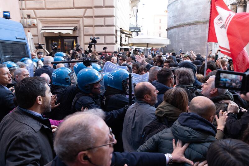 Gli scontri a Roma per il Dl Sicurezza 7