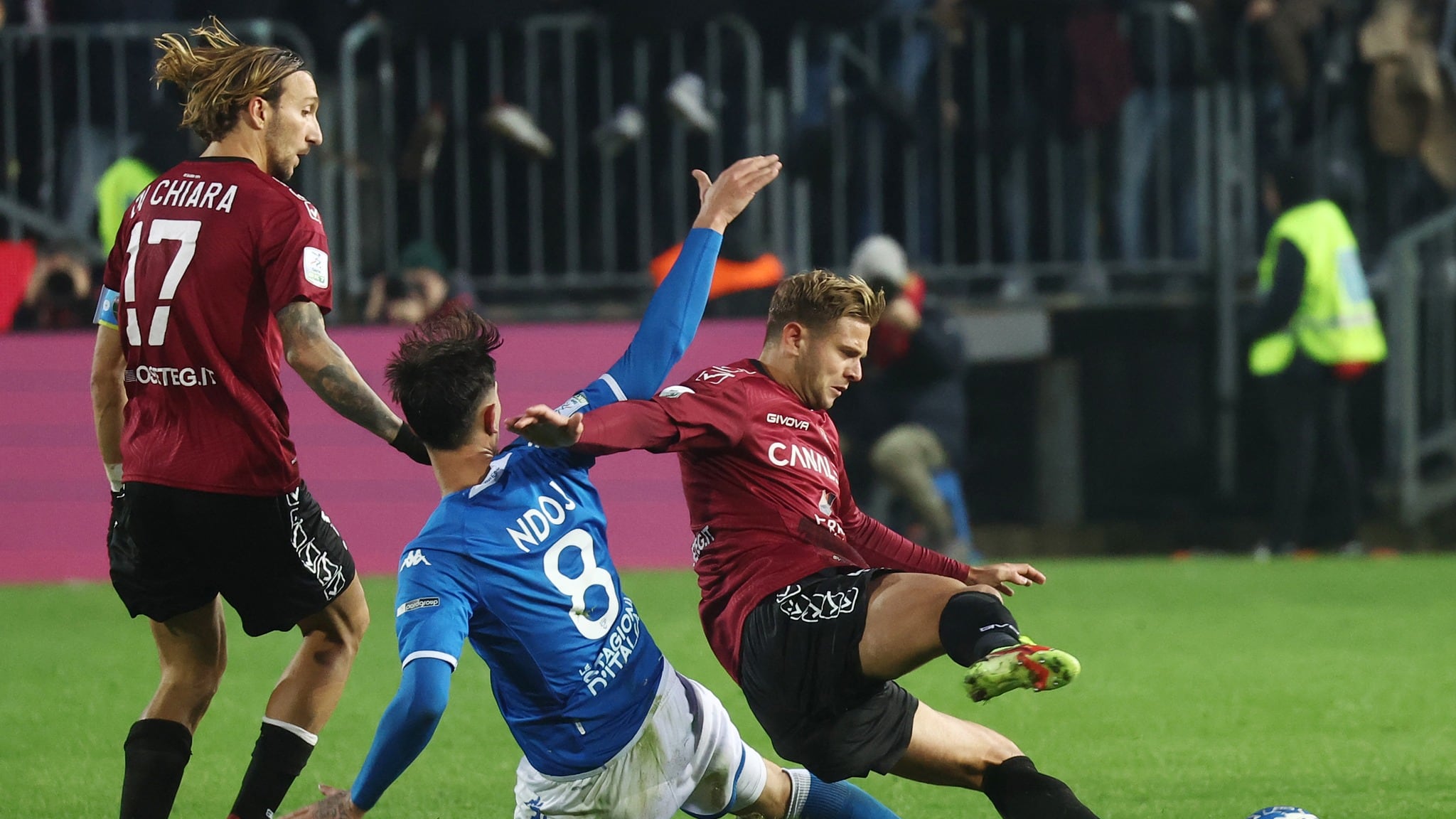 La Reggina nel pallone, ansia per quei contributi non pagati