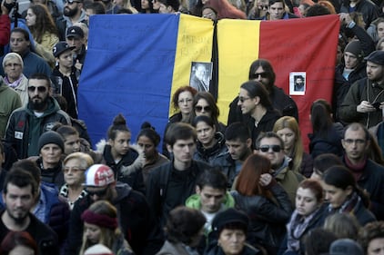 Bucarest, il dolore per le vittime 6
