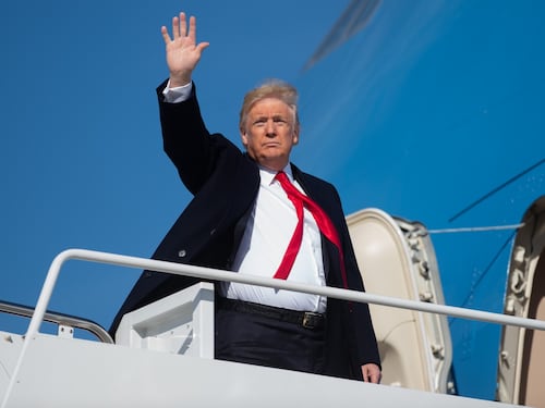 Trump taglia le tasse alla classe media: "Sono un nazionalista"